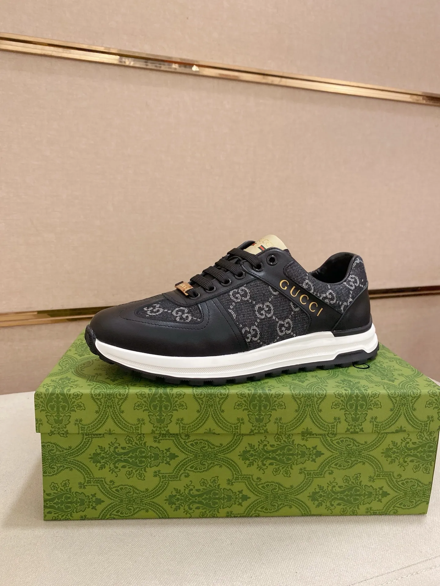 Men's clothing and shoes💰 400💰🇮🇹🇮🇹GUCCI (Gucci) top 🔍🔍 new models are on sale at the same time, the upper 🇮🇹 is imported Italian first-layer cowhide, the lining is fully imported sheepskin 💪💪, completely 1⃣️compared 1⃣️Reproduction🇮🇹💪💪, ⚠Sole: The original sole is specially provided by the original factory, the exclusive movable molded sole is super comfortable, ⚠Original factory follow-up goods, 🔍🔍high quality, you can enter and leave the counter at will, welcome to compare⚠. Code number: 38-44 (45 is custom-made and cannot be returned or exchanged)